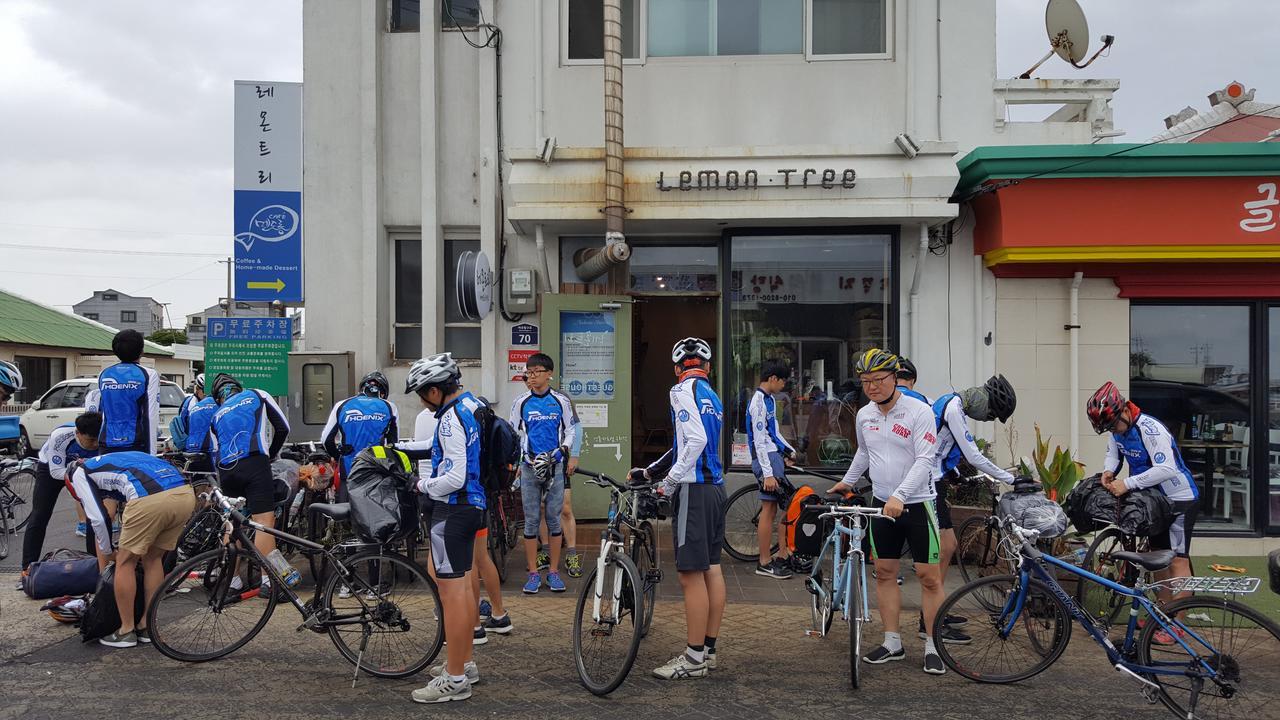 Lemon Tree Guesthouse Seogwipo Bagian luar foto